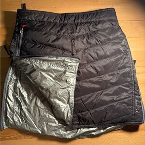 Skhoop skirt, down insulation, mini and reversible. Size small.